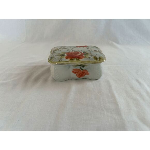 Vintage Small Glass Trinket/Jewelry Box with Lid, White, Flowers - Picture 2 of 9
